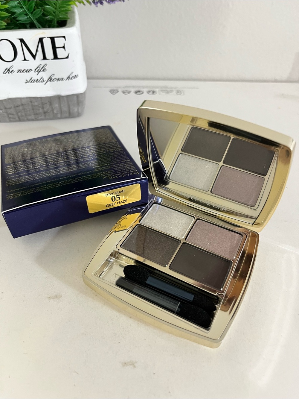 05 Grey Haze, Estee Lauder Pure Color Envy Luxe Eyeshadow Quad, 0.21 OZ / 6 g